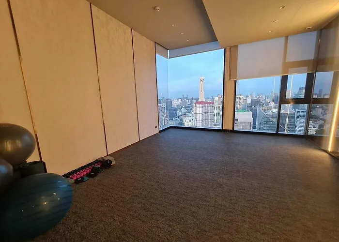New Ultra Highend Center Bkk Bts 4min Walk Perfect For Staycation 公寓 曼谷